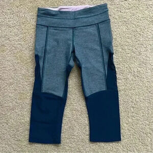 Lululemon Athletica Training Tough Cropped Capri Women’s Size 4 Blue Mesh Panel
